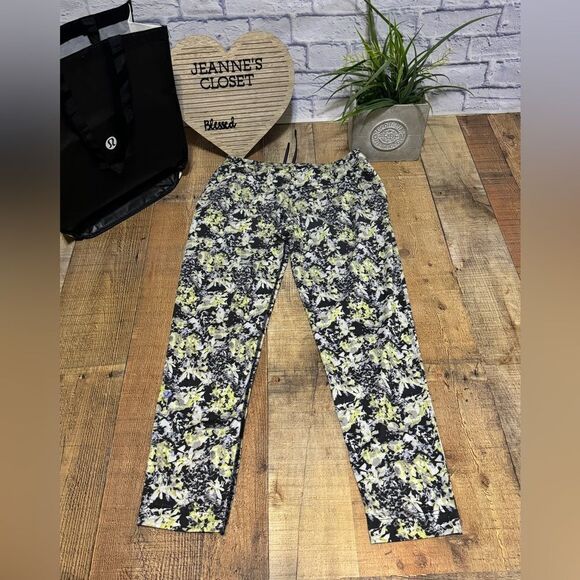 LULULEMON Jet Crop *Luxtreme (Slim) in Crosscourt Petal Black Clarity Yellow, 8 - Picture 1 of 16